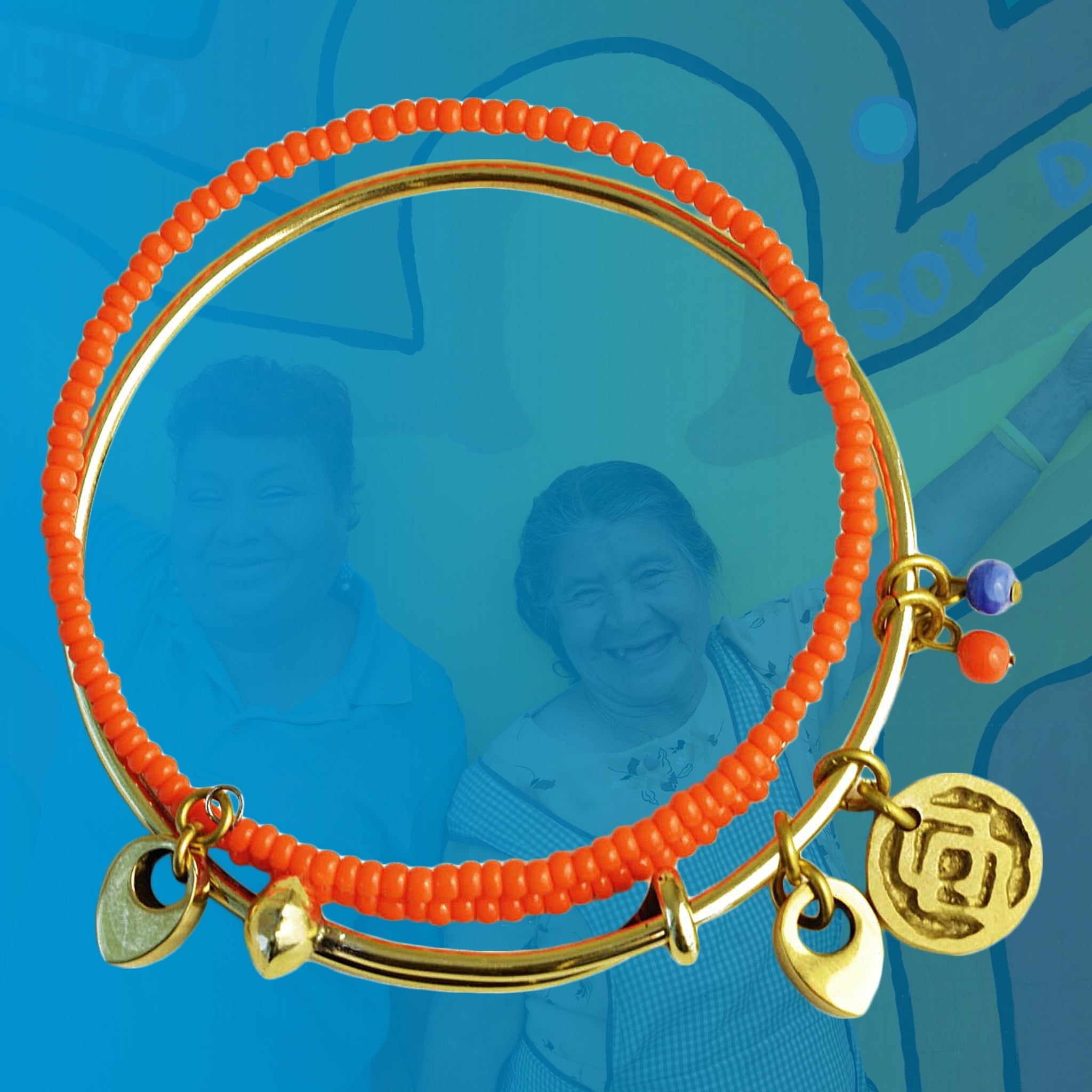 Charity Armband mit blau gefärbten Foto mit 2 Frauen aus Guatemala | Credit: SOKO/ UN Women/ Ryan Brown