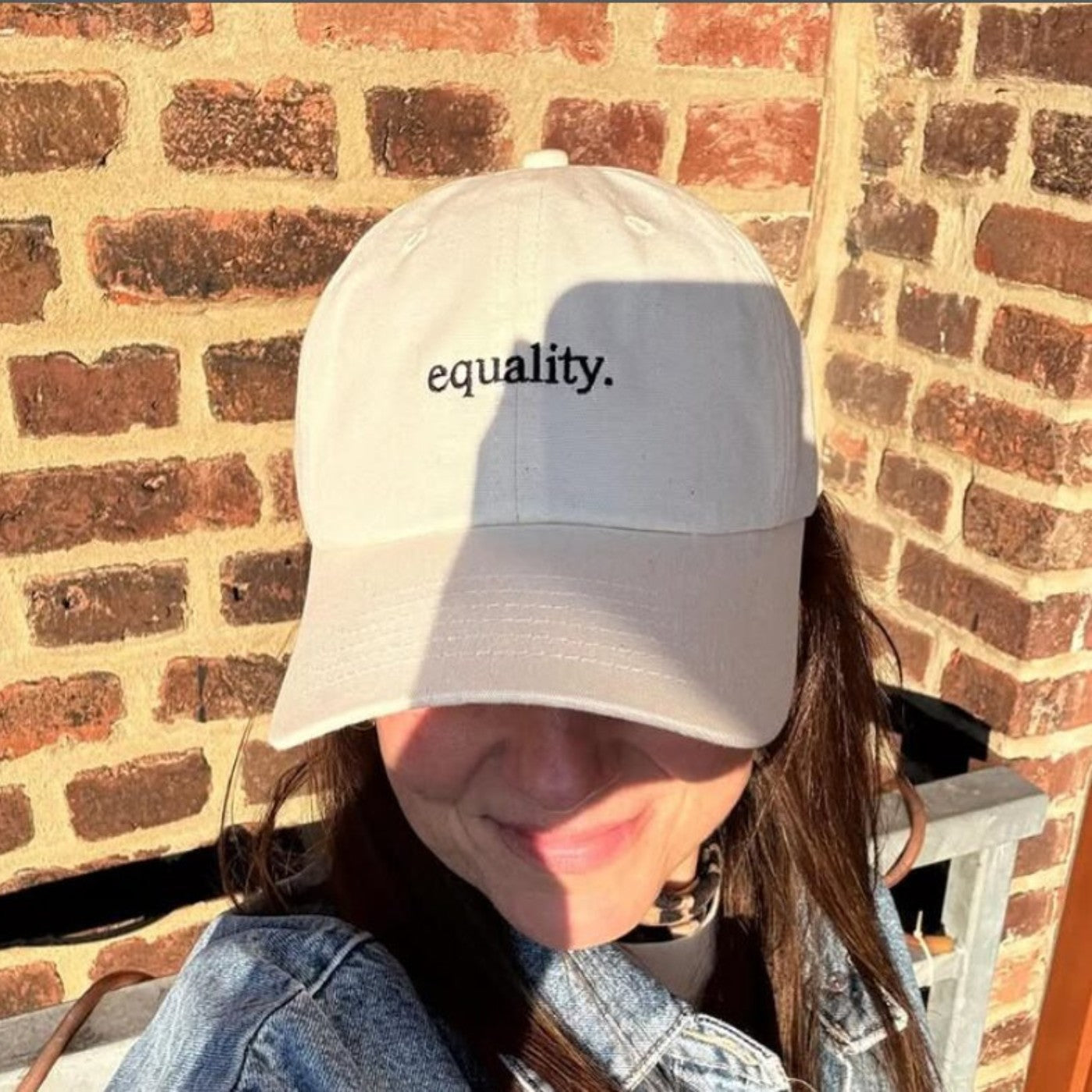 Carolin Kebekus mit Equality Cap - UN Women Deutschland   | Credit: Carolin Kebekus