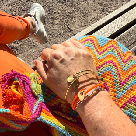 Handgelenk mit Charity Armband von UN Women Deutschland | Credit: brigitte_0711