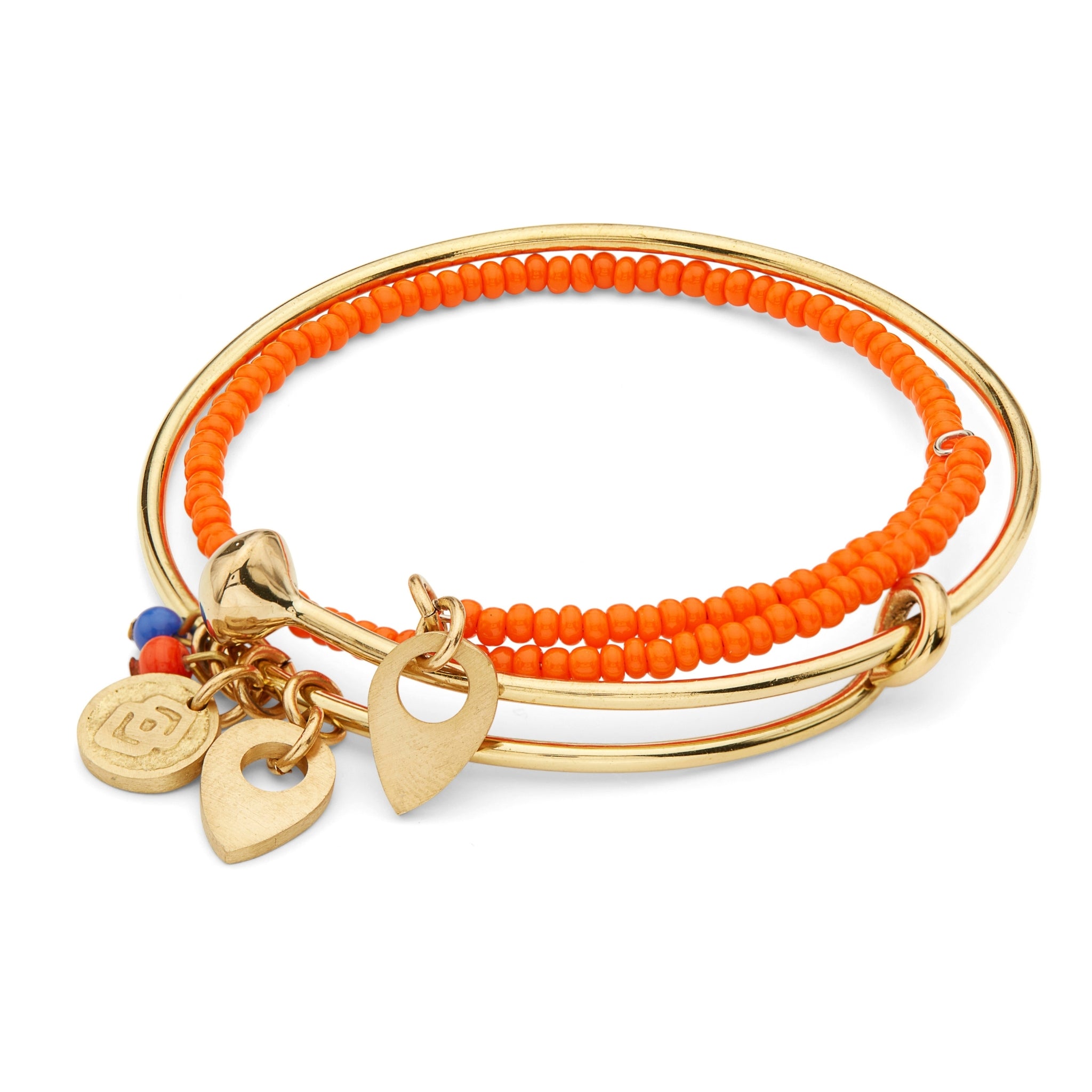 Charity Armband weißer Hintergrund | Credit: SOKO