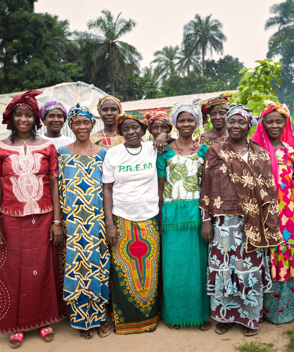Gruppenfoto von Frauen der Kooperative PREM in Guinea | Credit: UN Women/Joe Saade